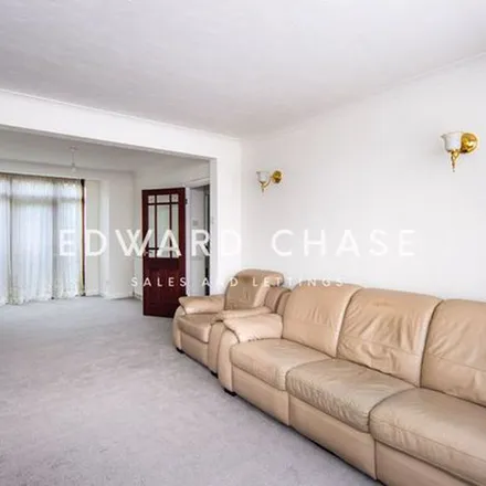 Rent this 4 bed duplex on 8 Tollesbury Gardens in London, IG6 1PA