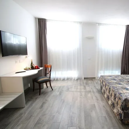 Rent this 1 bed apartment on Venice Marco Polo Airport in Percorso ciclo pedonale scolmatore Forte Bazzera, Venice VE