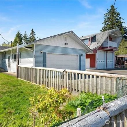 Buy this 3 bed house on 223 Baldwin Street in Aberdeen, WA 98520