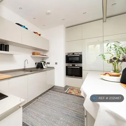 Image 4 - Abanesta, 20 Heath Drive, London, NW3 7EG, United Kingdom - Apartment for rent