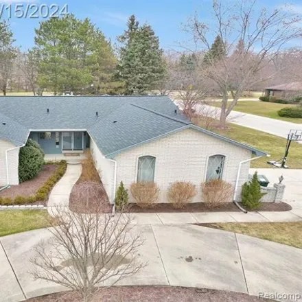 Buy this 3 bed house on 481 Silvervale Drive in Rochester Hills, MI 48309