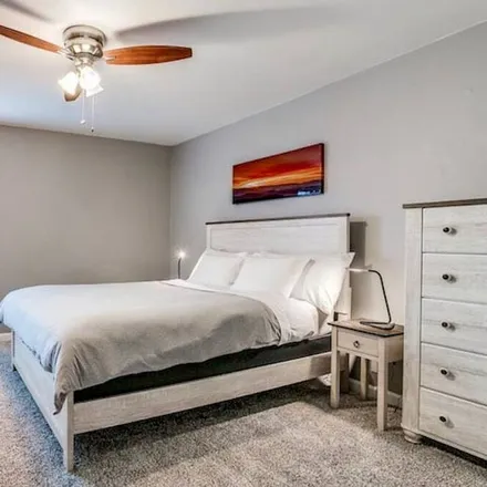 Rent this 2 bed condo on Dallas
