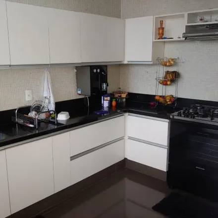 Buy this 3 bed apartment on Avenida Floriano Peixoto in Centro, Uberlândia - MG