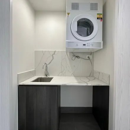 Image 7 - Lachlan Street, Sydney NSW 2170, Australia - Apartment for rent
