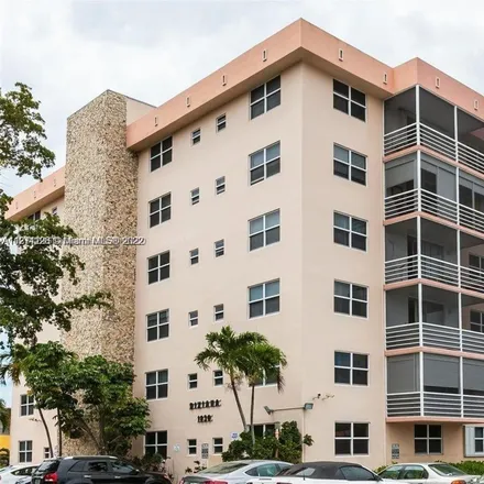 Rent this 1 bed condo on 1830 Dixianna Street in Hollywood, FL 33020