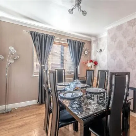Image 4 - Easterly Road Hollin Park Mount, Easterly Road, Leeds, LS8 3AT, United Kingdom - Townhouse for sale