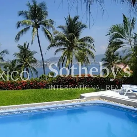 Buy this 5 bed house on Privada Glorieta Alta de la Concha in Fraccionamiento Brisamar, 39300 Acapulco