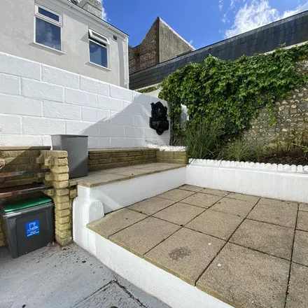 Image 2 - The Little House (1892), 39 Queen's Gardens, Brighton, BN1 4AQ, United Kingdom - House for rent