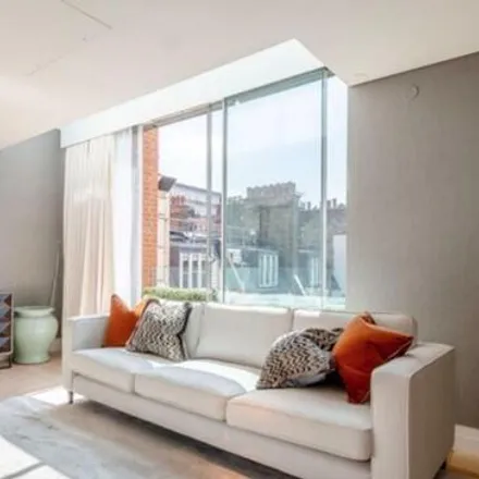 Rent this 3 bed room on 62 Green Street in London, W1K 6RS