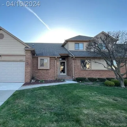 Buy this 3 bed condo on 16860 Country Ridge Court in Macomb Township, MI 48044