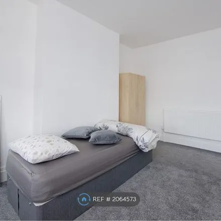 Image 3 - Cheetham Hill Road, Manchester, M8 0PF, United Kingdom - Apartment for rent