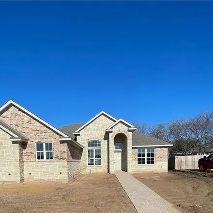 Buy this 3 bed house on Day Star Drive in Hewitt, TX 76643