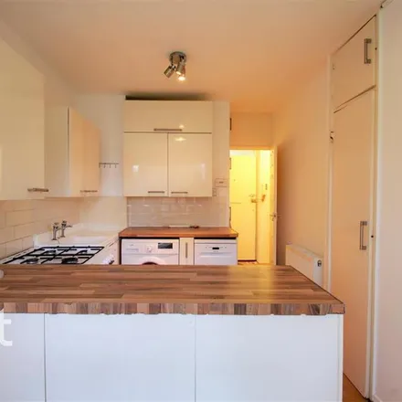 Image 1 - Tilford Gardens, London, SW19 6DN, United Kingdom - Apartment for rent