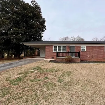 Buy this 3 bed house on 707 Wooddale Place Southwest in Lenoir, NC 28645