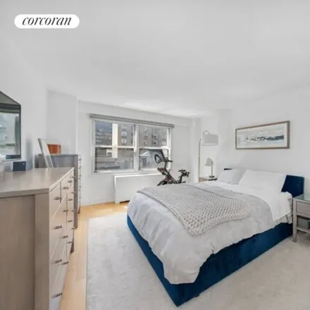 Image 7 - 420 East 72nd Street, New York, NY 10021, USA - Apartment for sale