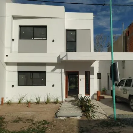 Image 2 - Calle 136, Barrio Las Quintas, 1901 San Carlos, Argentina - House for sale