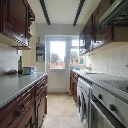 Image 2 - Middleham Gardens, Upper Edmonton, London, N18 2SF, United Kingdom - House for rent