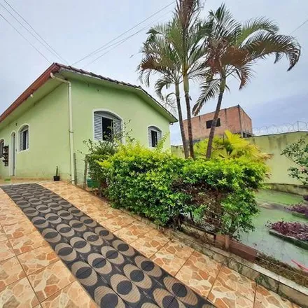 Buy this 4 bed house on Rua Capitão Domingos in Divinópolis - MG, 35501-025
