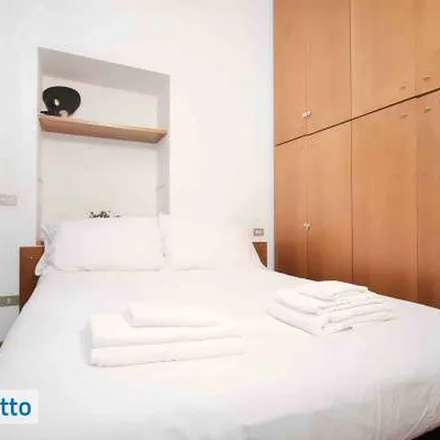 Image 2 - Via Vincenzo Capelli, 20100 Milan MI, Italy - Apartment for rent