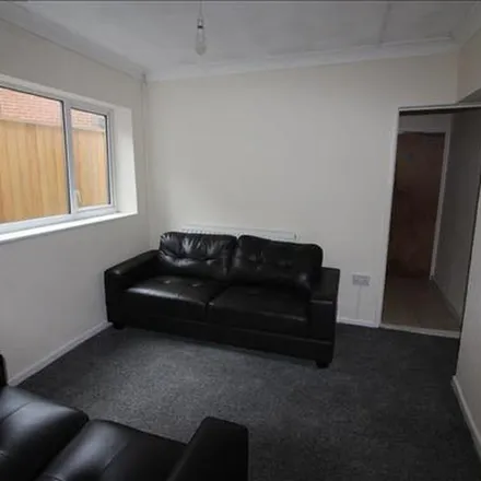 Image 6 - 36 Newcombe Road, Bedford Place, Southampton, SO15 2FS, United Kingdom - Apartment for rent