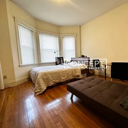 Rent this studio apartment on 98 Queensberry St