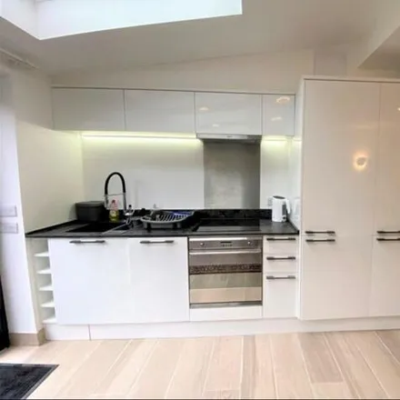 Image 4 - 275 Acton Lane, London, W4 5DH, United Kingdom - Duplex for rent