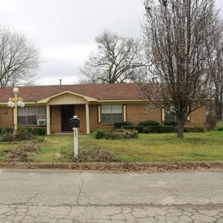 Buy this 3 bed house on 210 Crest Dr in Palestine, Texas