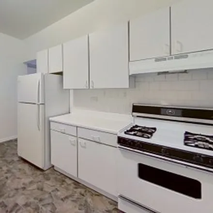 Rent this 1 bed apartment on #3,2905 North Mildred Avenue in Lake View East, Chicago