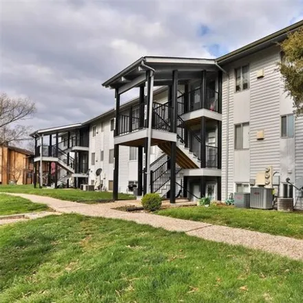 Buy this 2 bed condo on 1822 Gascony Parc Drive in Lake Saint Louis, MO 63367