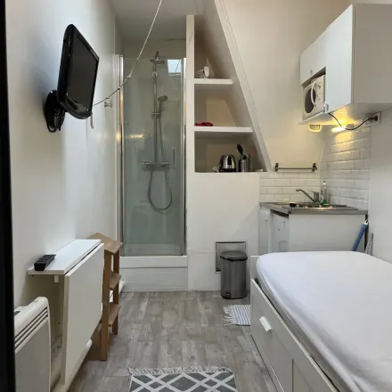 Rent this 1 bed apartment on 21 Rue Jean-Baptiste Dumas in 75017 Paris, France