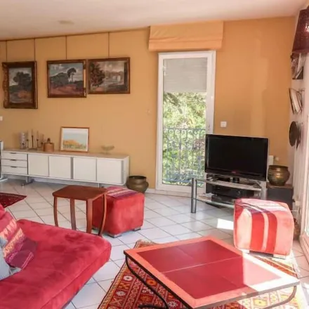 Rent this 3 bed house on 30400 Villeneuve-lès-Avignon