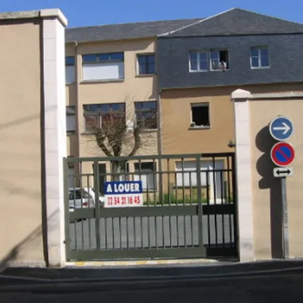 Image 2 - 4 Rue du Père Jules Chevalier, 36100 Issoudun, France - Apartment for rent