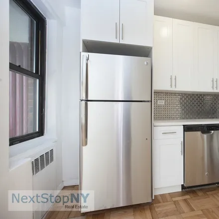 Image 3 - 200 East 36th Street, New York, NY 10016, USA - Condo for sale