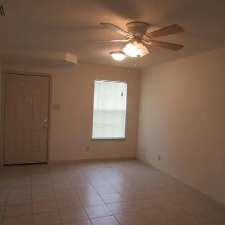 Image 2 - 1421 Garza Street, Laredo, TX 78040, USA - Apartment for rent