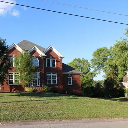 Rent this 4 bed house on 177 Pembroke Drive in Cumberland Hills, Hendersonville