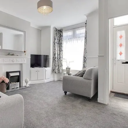 Rent this 3 bed house on Darlington in DL1 4EL, United Kingdom