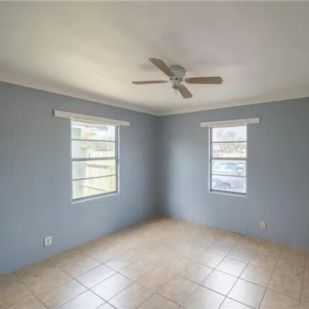 Image 5 - 933 West 1st Street, Mission, TX 78572, USA - House for sale