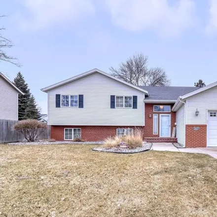 Buy this 5 bed house on 25th Avenue Southwest in Fargo, ND 58103