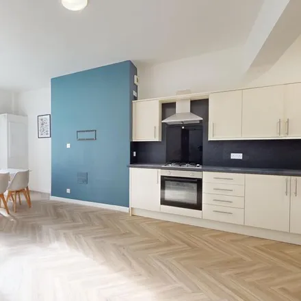 Rent this 9 bed house on 19 Moorland Avenue in Leeds, LS6 1AP