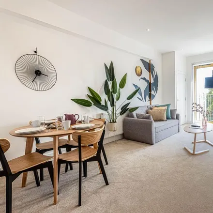 Rent this 1 bed apartment on The White Hart in London Road, London