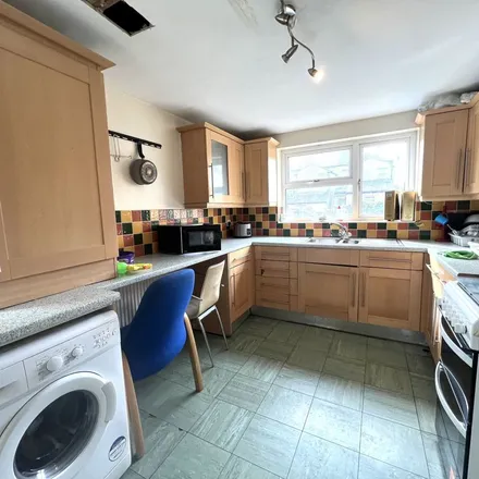 Rent this 3 bed apartment on Silver Street in Cardiff, CF24 0LG