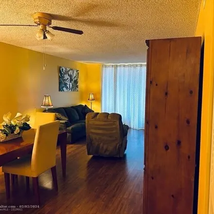 Image 3 - 3228 Somerset Drive, Lauderdale Lakes, FL 33311, USA - Condo for rent
