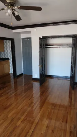 Rent this 1 bed apartment on 846 West Montrose Avenue