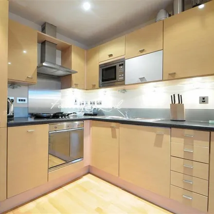 Rent this 1 bed apartment on Ikøn House in Cable Street, Ratcliffe