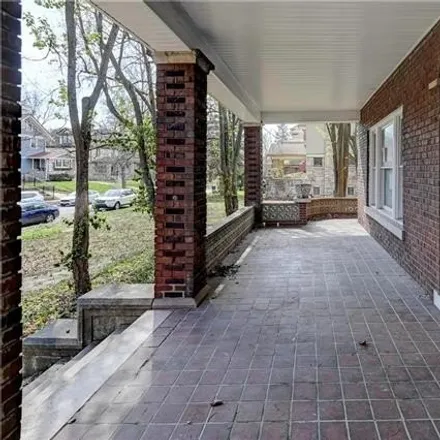 Image 2 - 3512 Kenwood Avenue, Kansas City, MO 64109, USA - House for sale