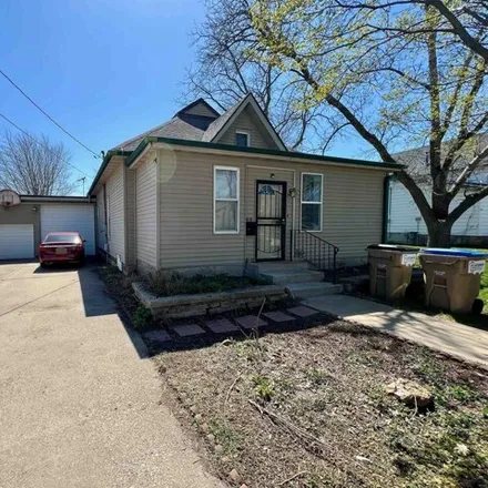 Buy this 3 bed house on 464 West Marion Street in Manchester, IA 52057