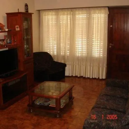 Buy this 3 bed house on Miguel de Unamuno 1799 in Quilmes Oeste, 1879 Quilmes