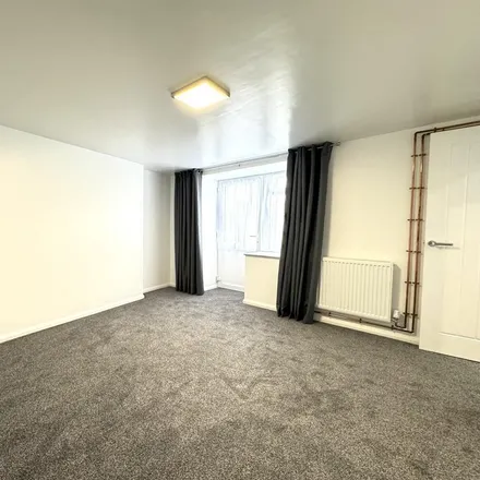 Image 5 - 98 Stuart Road, Plymouth, PL1 5NL, United Kingdom - Apartment for rent