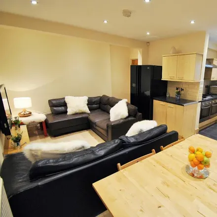 Rent this 6 bed townhouse on Burnage in Parrs Wood Road / near Haldon Road, Parrs Wood Road