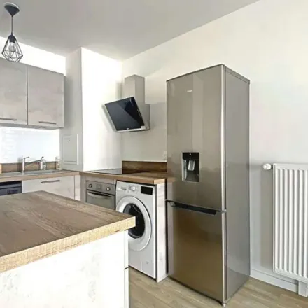 Rent this 2 bed apartment on 21 Avenue Gabriel Péri in 95100 Argenteuil, France